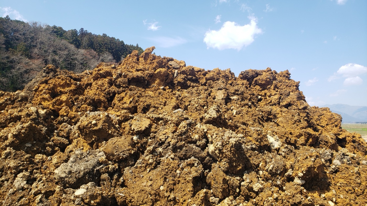 積み上げられた建設発生土